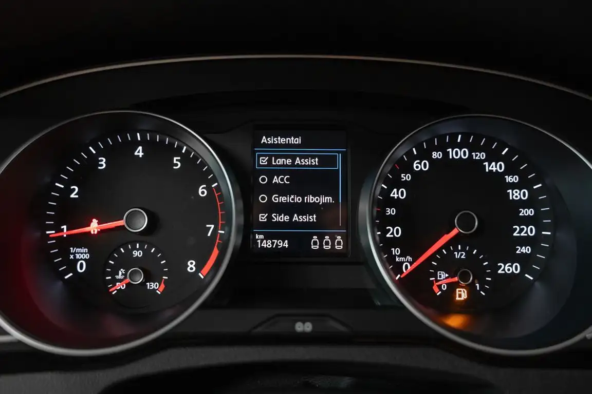 VOLKSWAGEN PASSAT