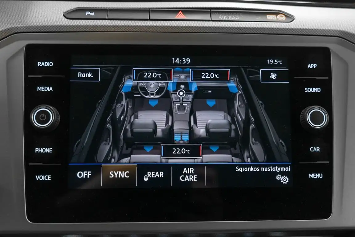 VOLKSWAGEN PASSAT