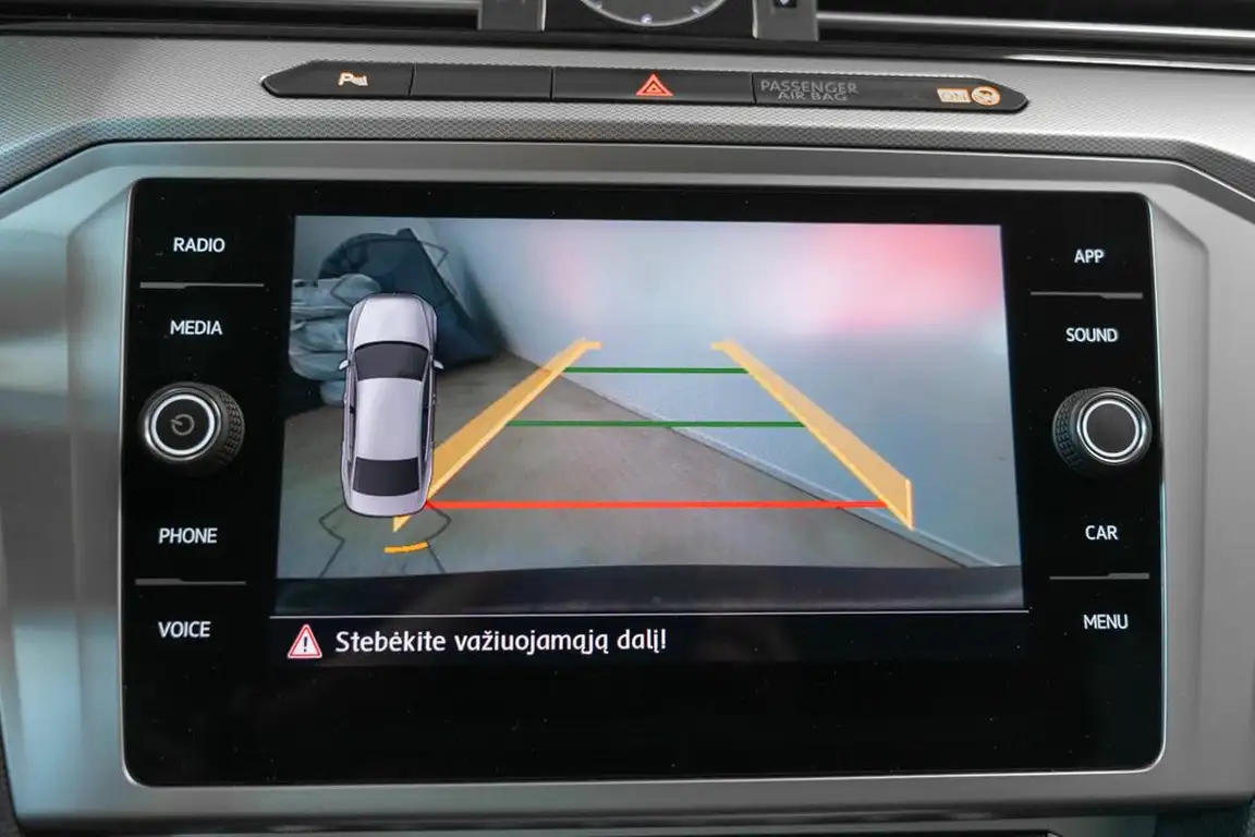 VOLKSWAGEN PASSAT