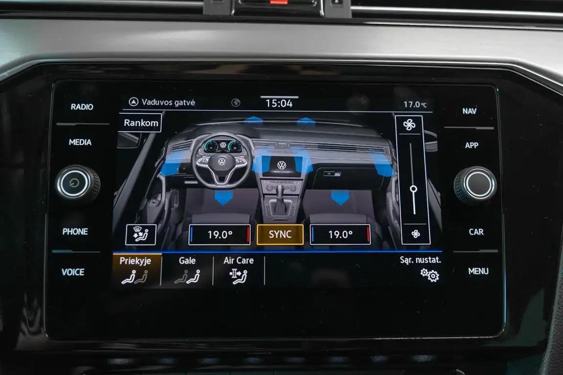 VOLKSWAGEN PASSAT