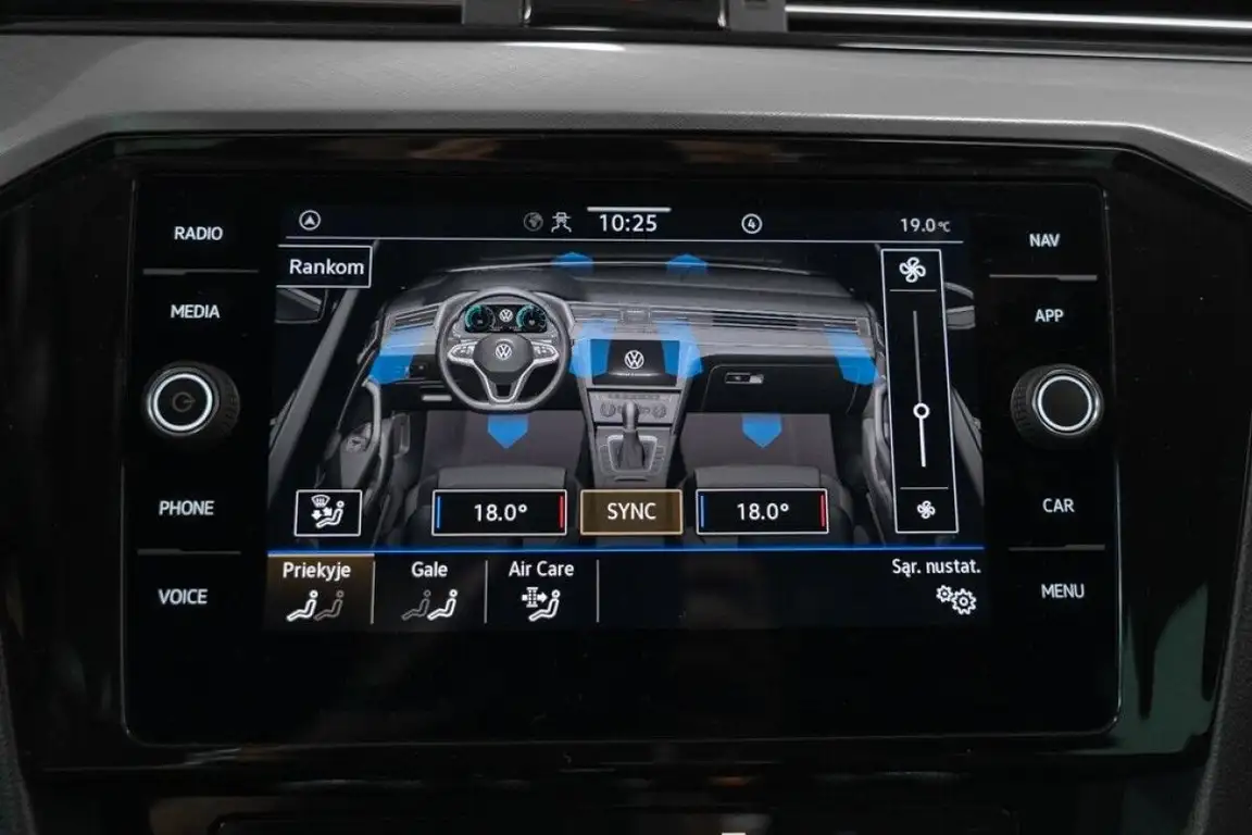 VOLKSWAGEN PASSAT