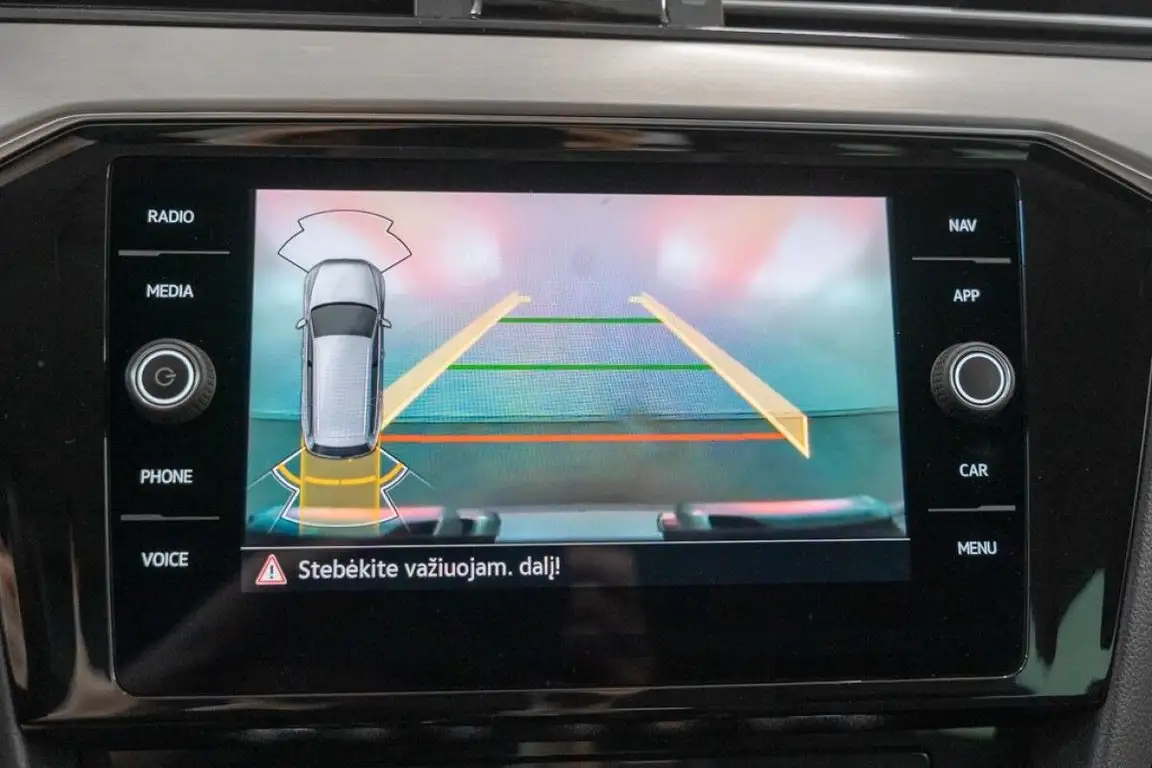 VOLKSWAGEN PASSAT