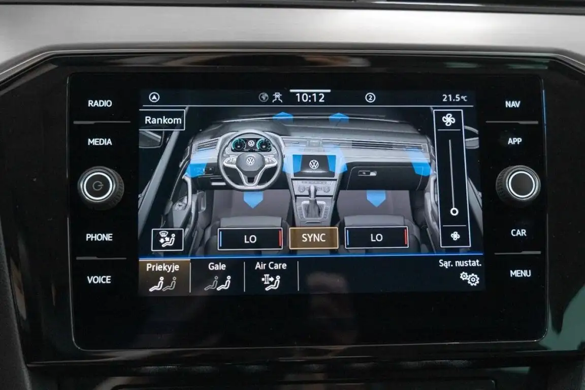 VOLKSWAGEN PASSAT