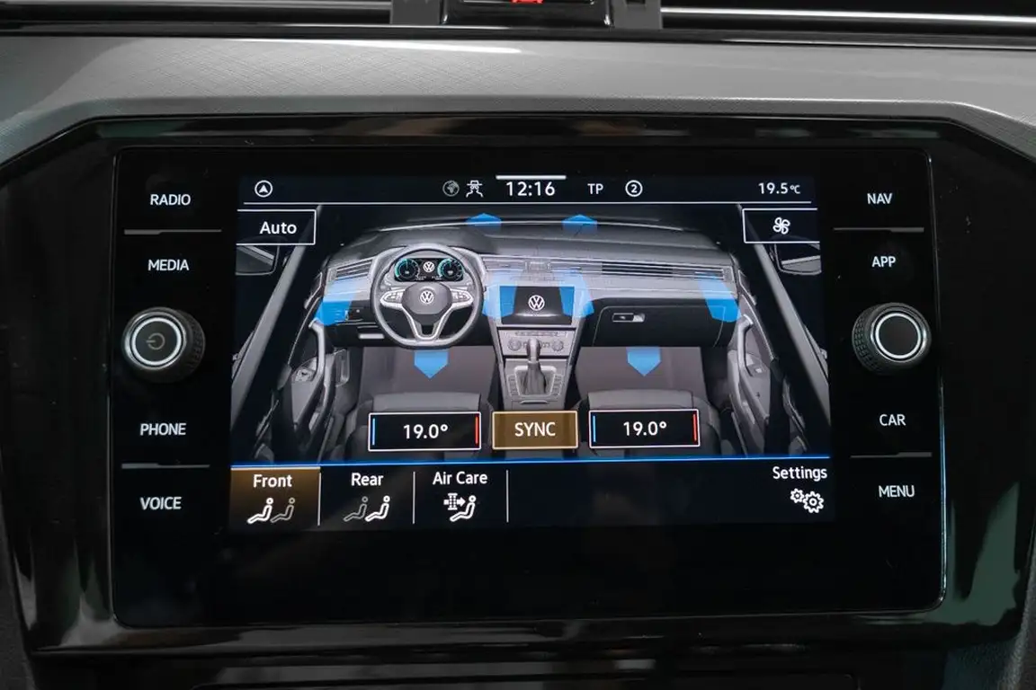 VOLKSWAGEN PASSAT