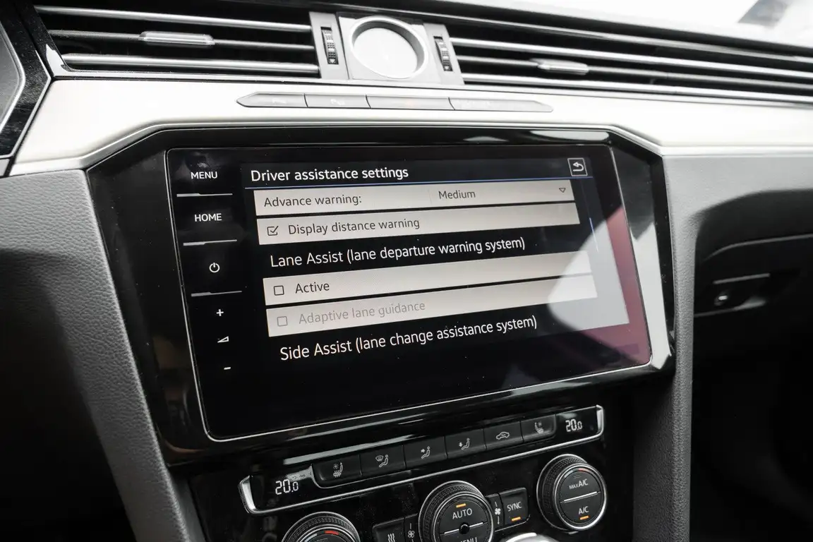 VOLKSWAGEN PASSAT