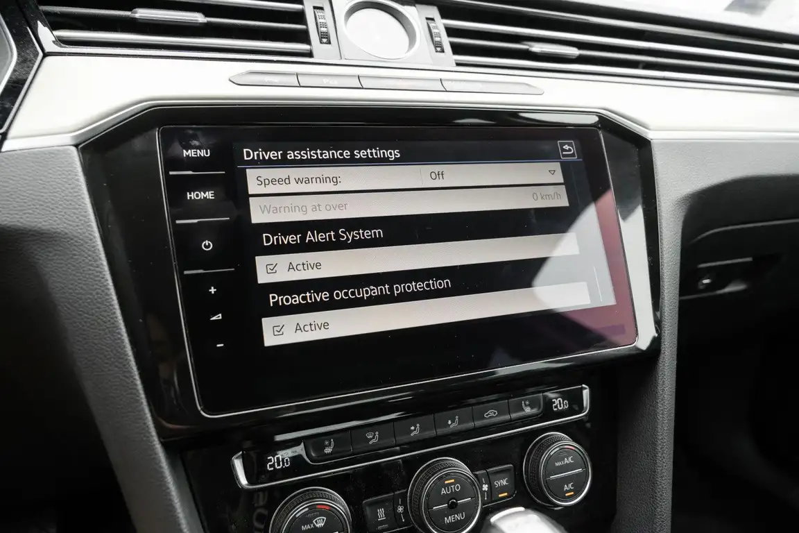 VOLKSWAGEN PASSAT