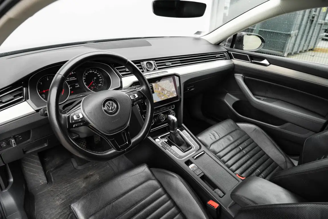 VOLKSWAGEN PASSAT