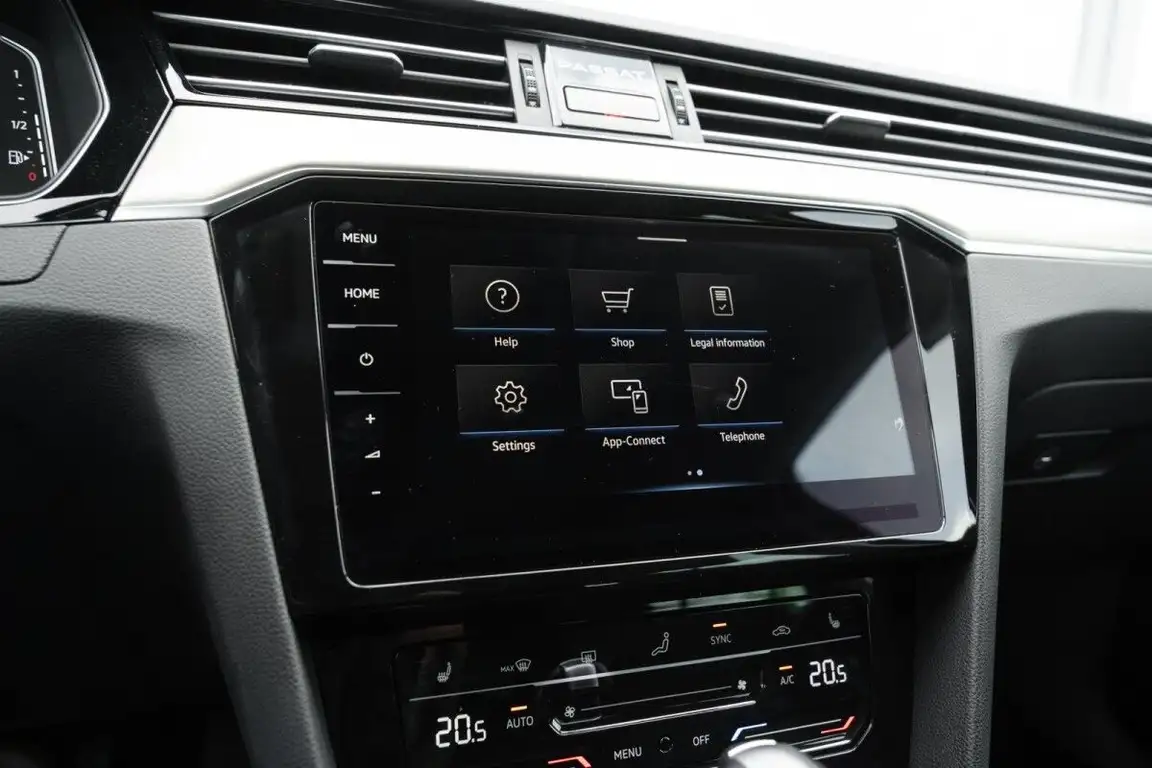 VOLKSWAGEN PASSAT
