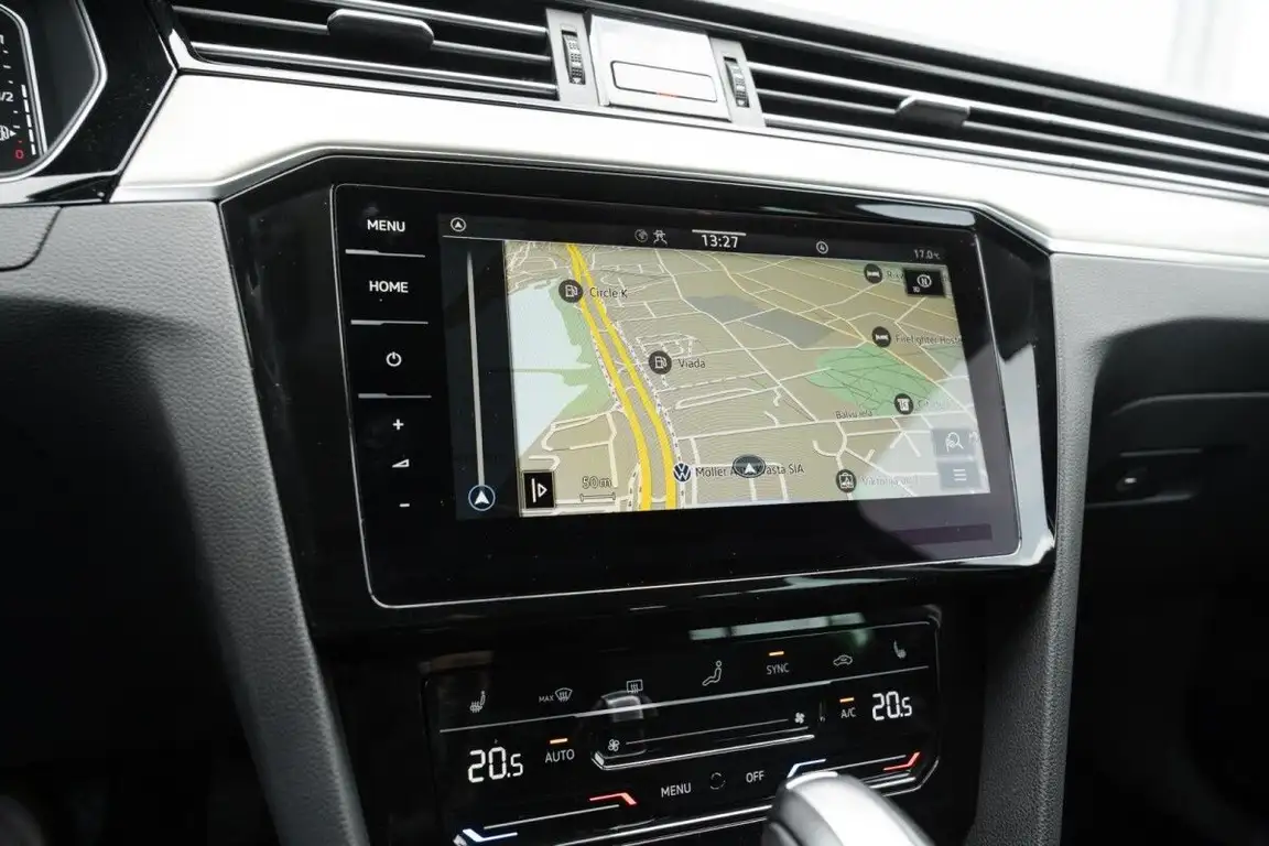 VOLKSWAGEN PASSAT