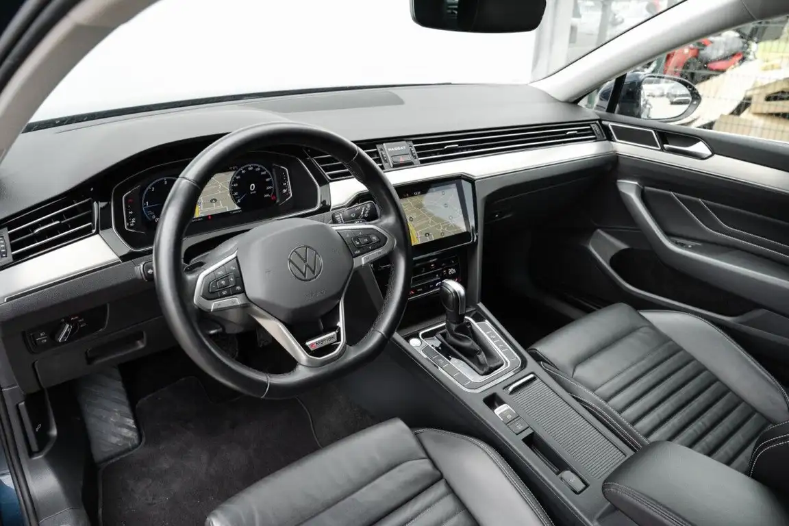 VOLKSWAGEN PASSAT