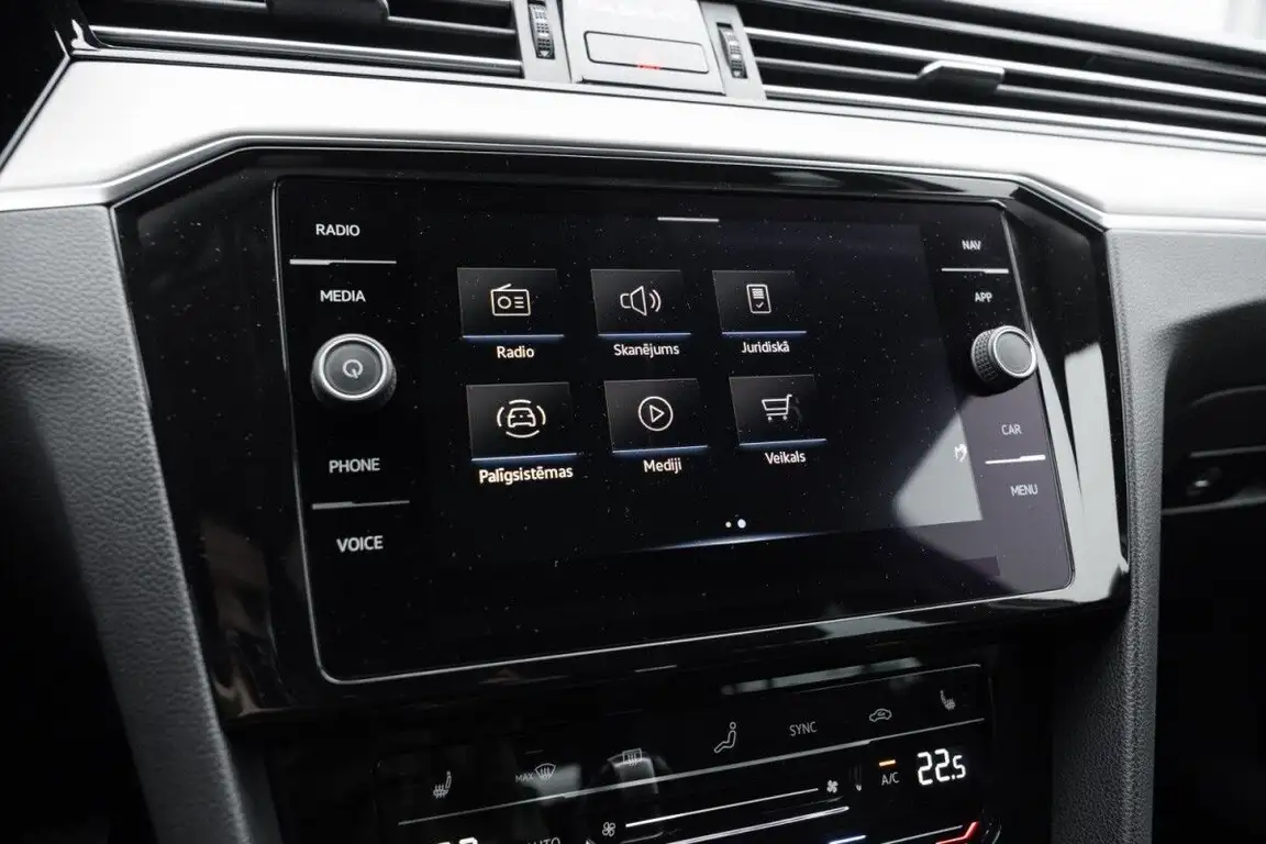 VOLKSWAGEN PASSAT