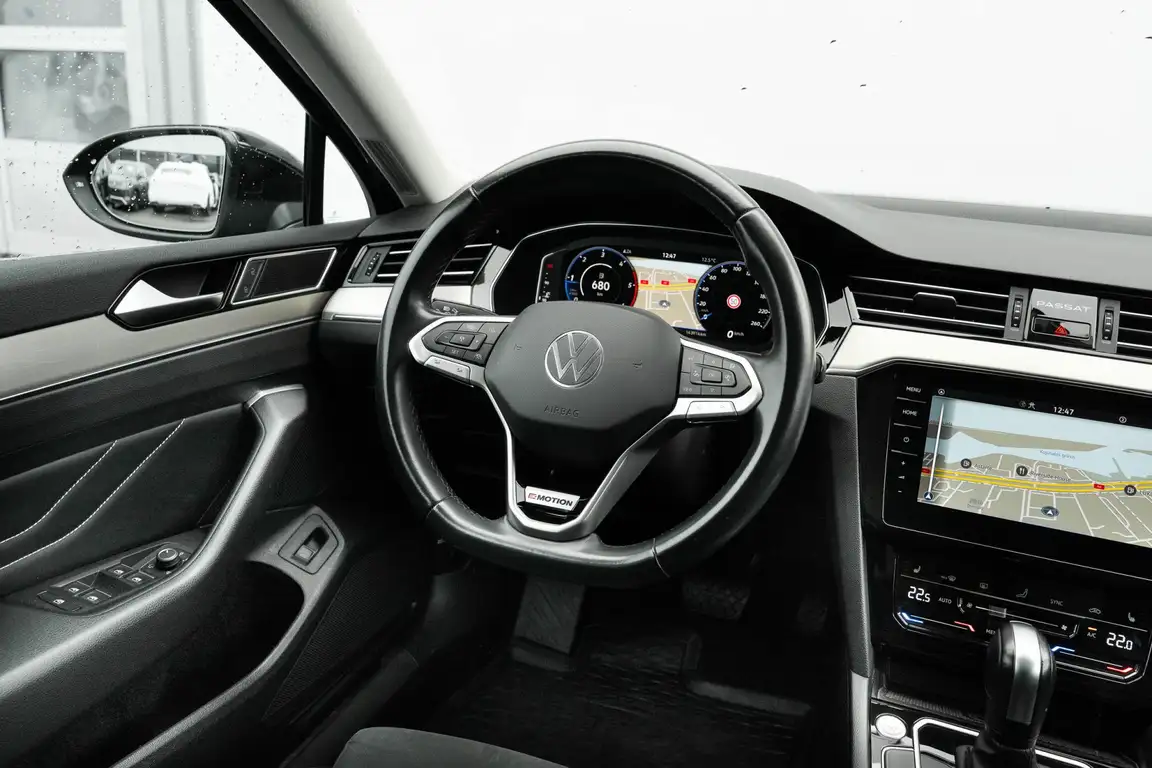 VOLKSWAGEN PASSAT
