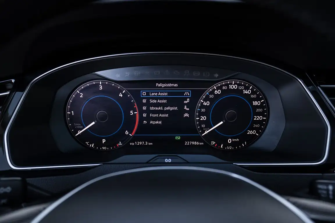 VOLKSWAGEN PASSAT
