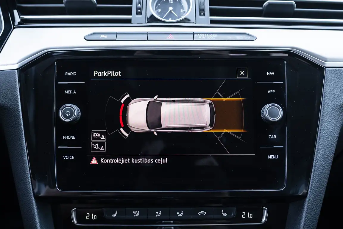 VOLKSWAGEN PASSAT