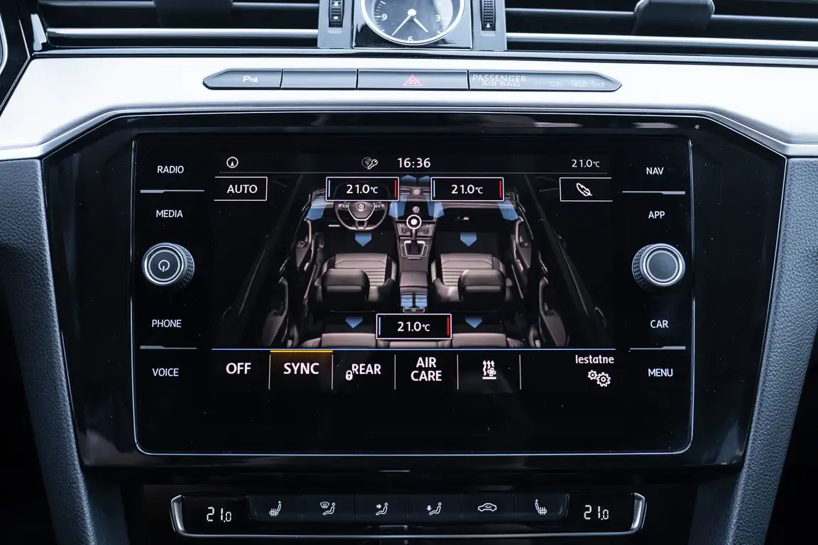 VOLKSWAGEN PASSAT