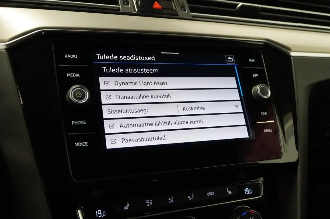 VOLKSWAGEN PASSAT