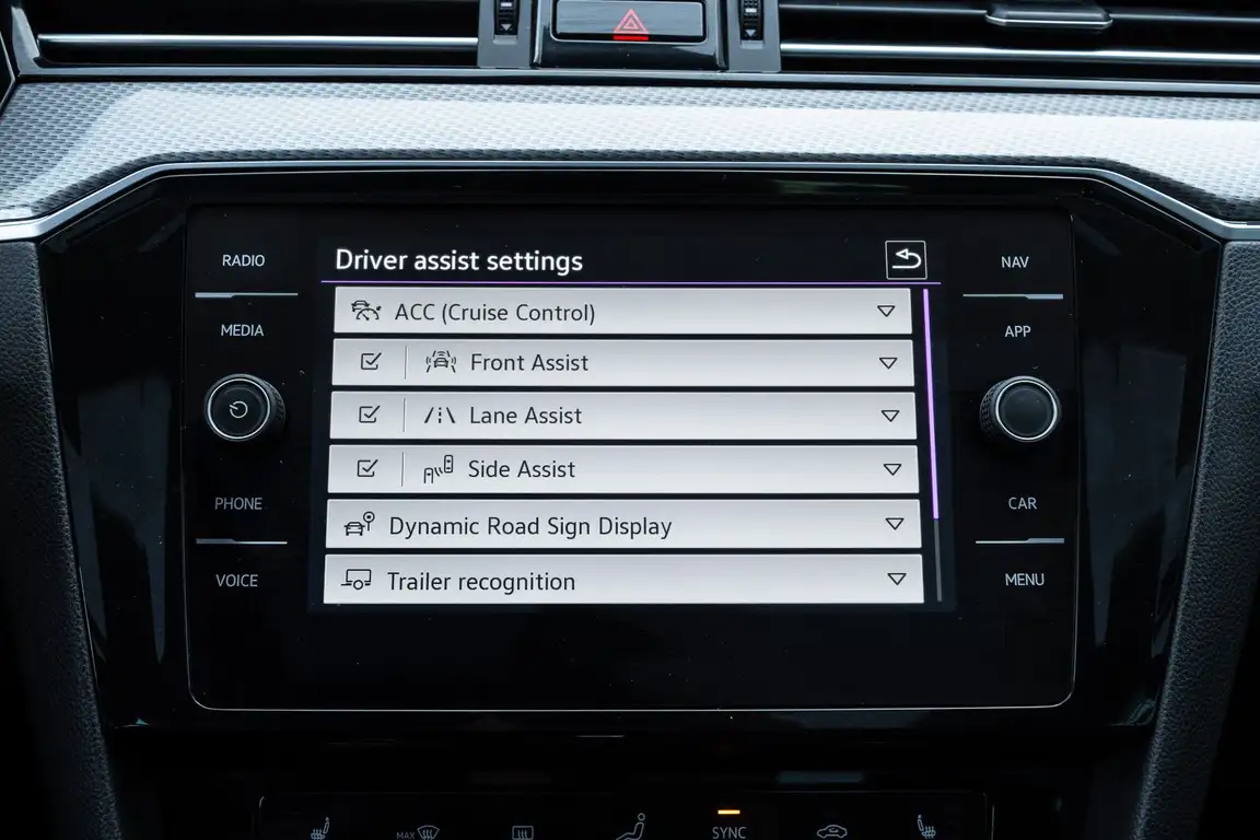 VOLKSWAGEN PASSAT