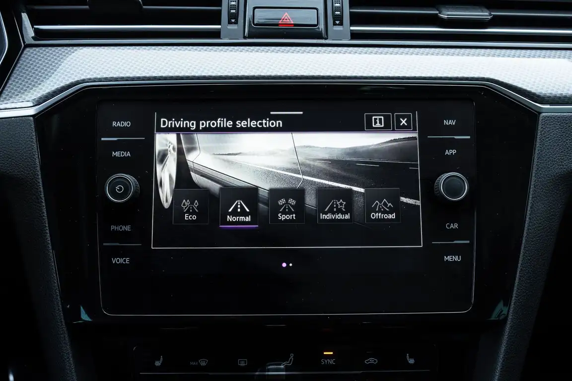 VOLKSWAGEN PASSAT
