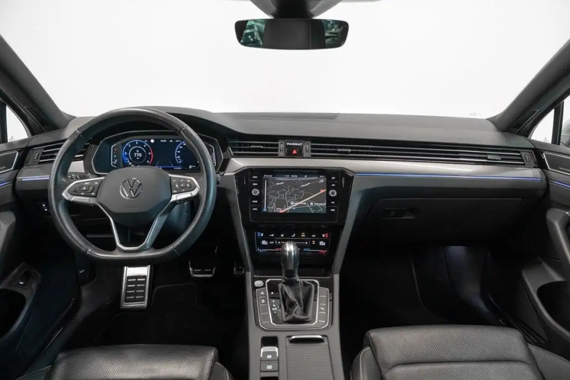 VOLKSWAGEN PASSAT