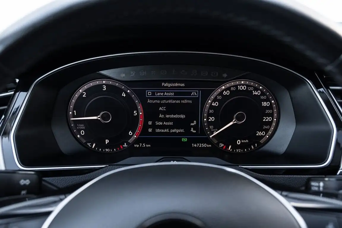 VOLKSWAGEN PASSAT