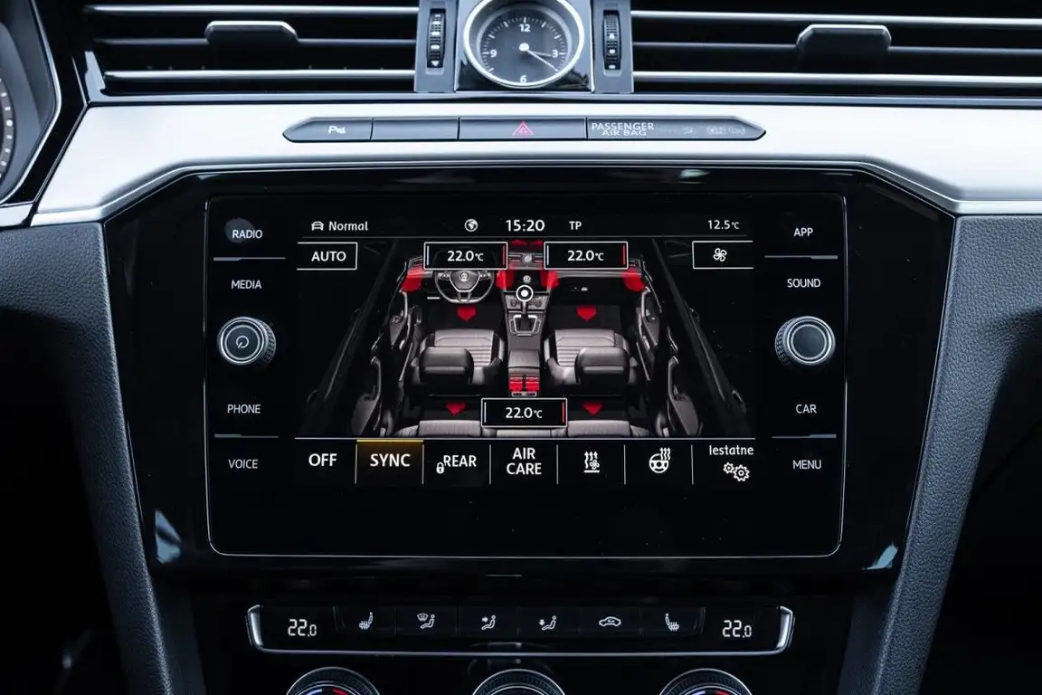 VOLKSWAGEN PASSAT
