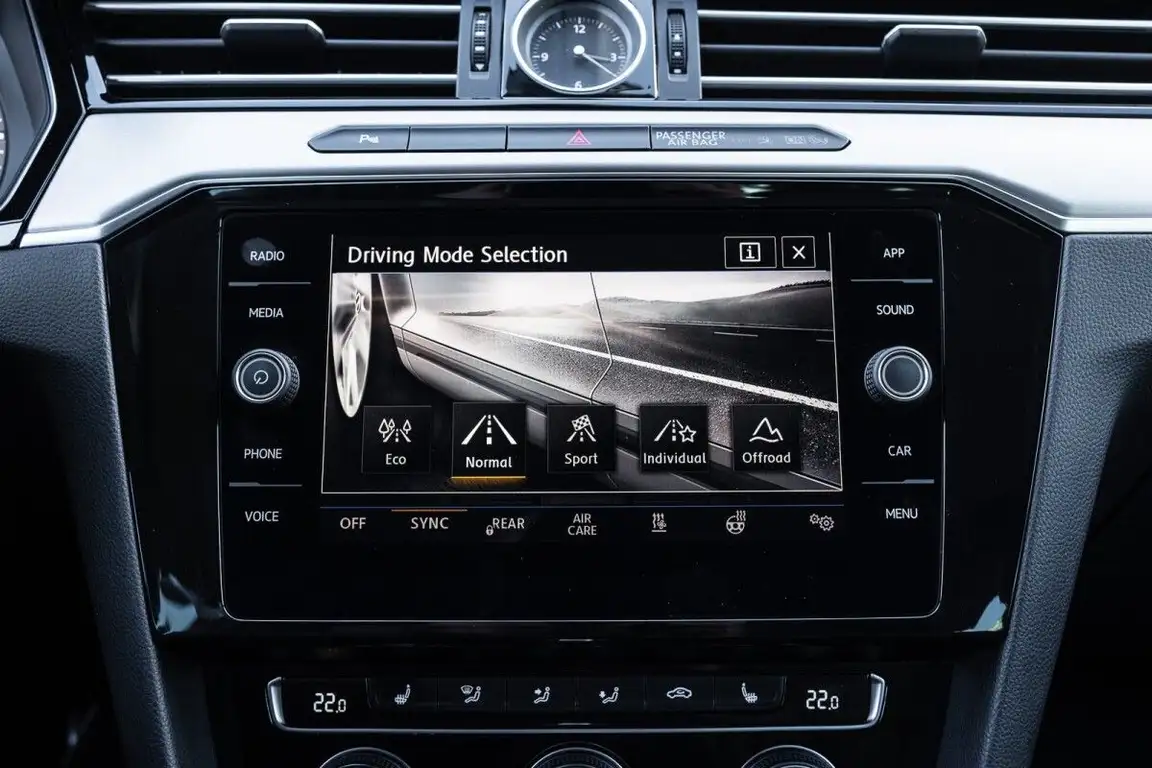 VOLKSWAGEN PASSAT