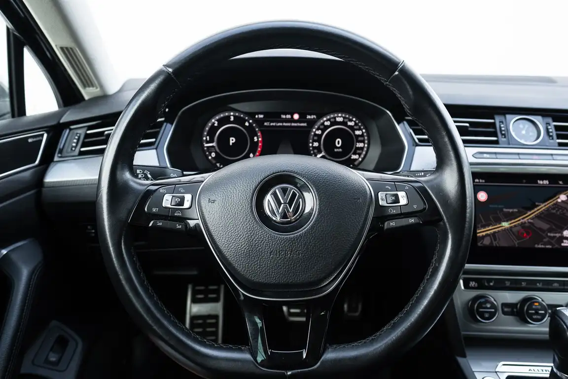 VOLKSWAGEN PASSAT