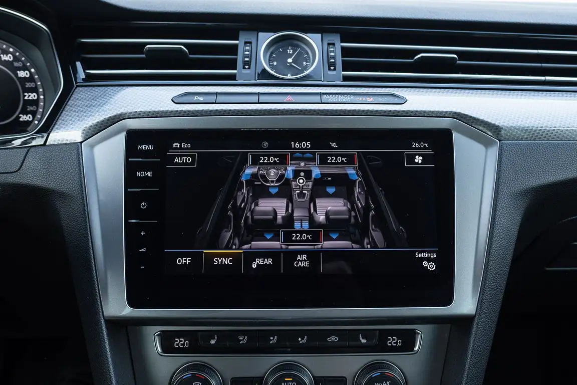 VOLKSWAGEN PASSAT