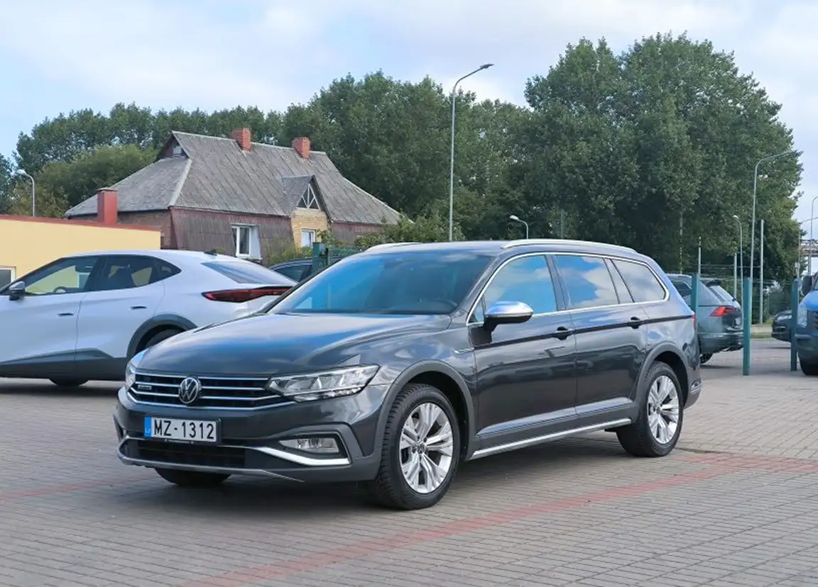 VOLKSWAGEN PASSAT