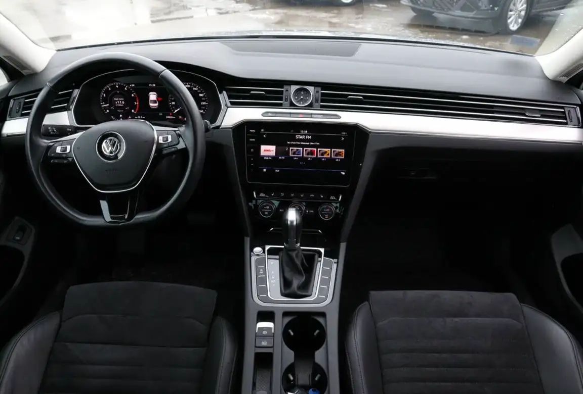 VOLKSWAGEN PASSAT