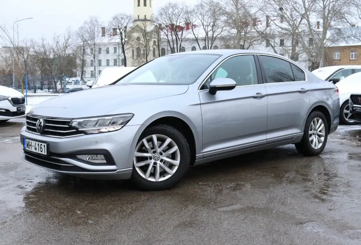 VOLKSWAGEN PASSAT