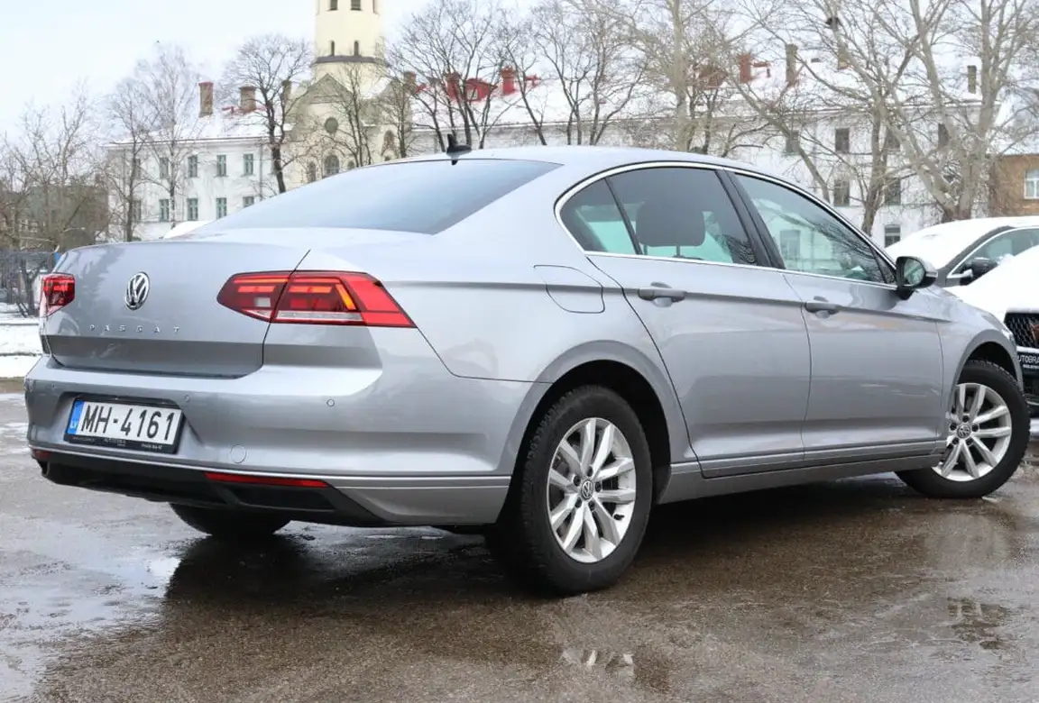 VOLKSWAGEN PASSAT