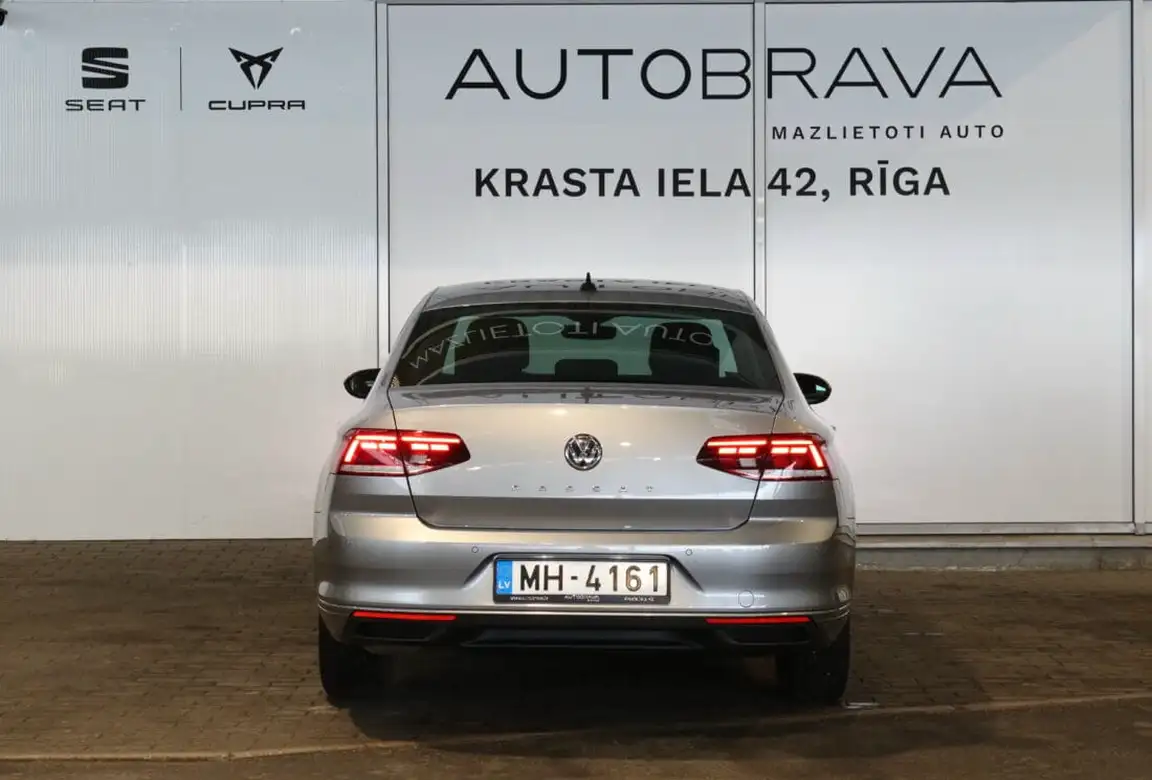 VOLKSWAGEN PASSAT
