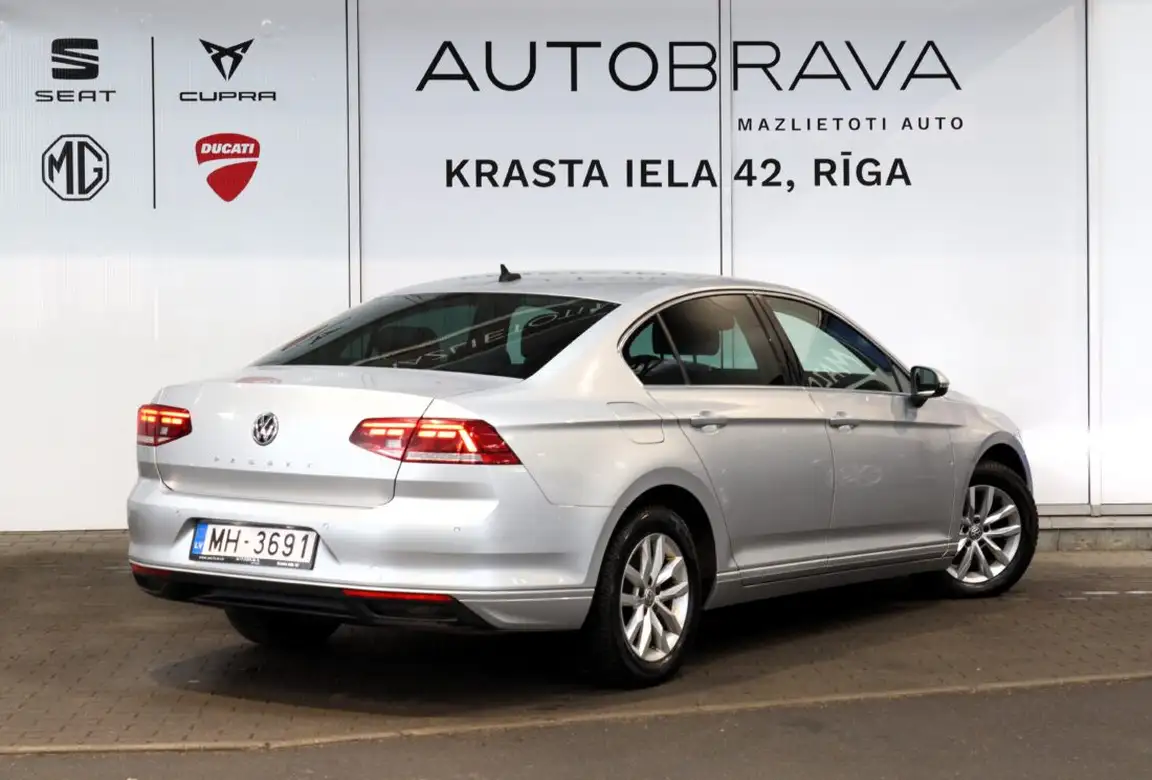 VOLKSWAGEN PASSAT