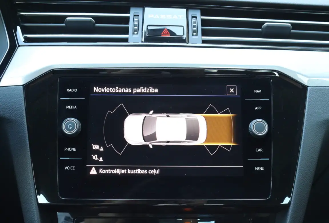 VOLKSWAGEN PASSAT