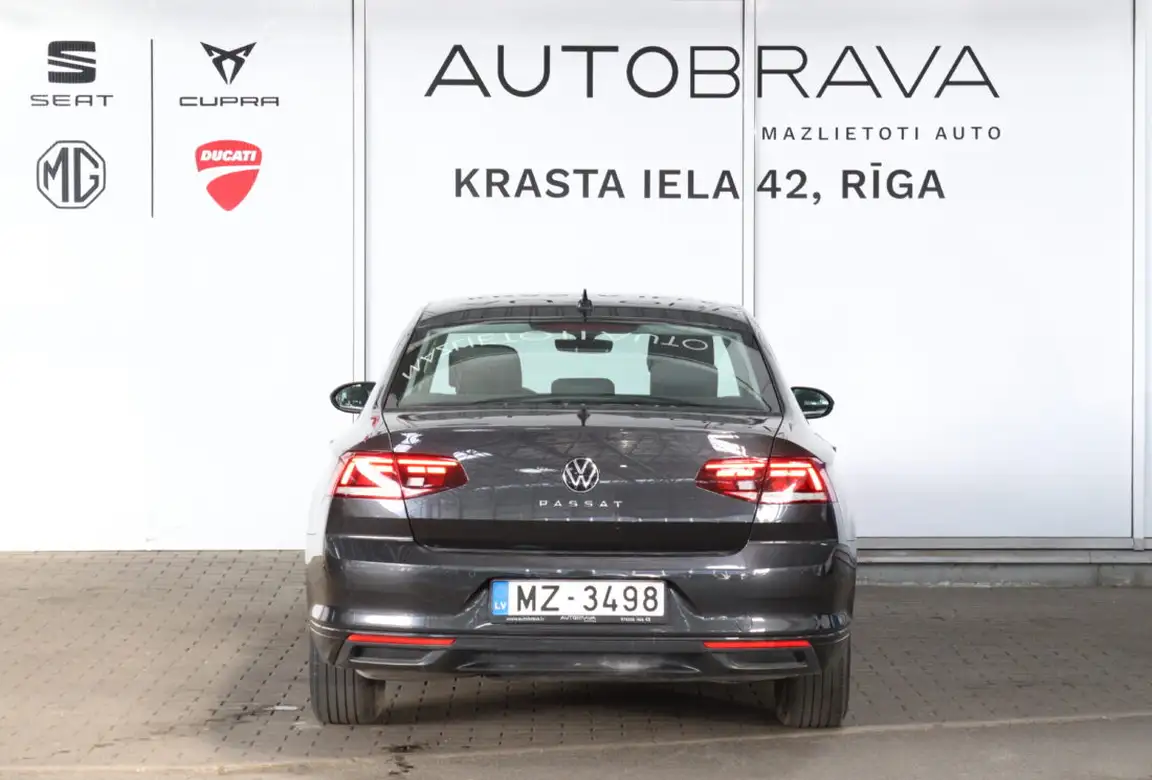VOLKSWAGEN PASSAT