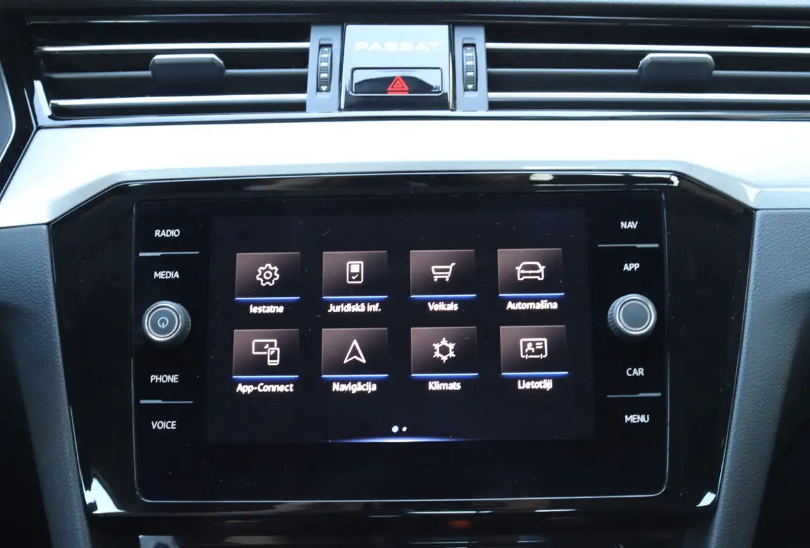 VOLKSWAGEN PASSAT