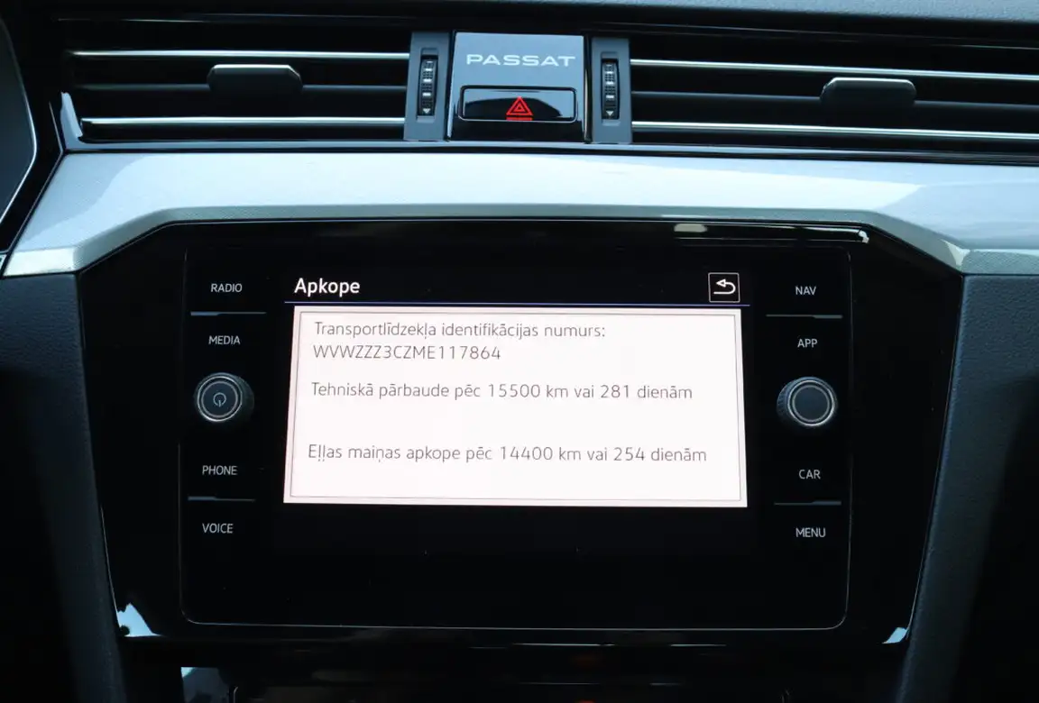 VOLKSWAGEN PASSAT
