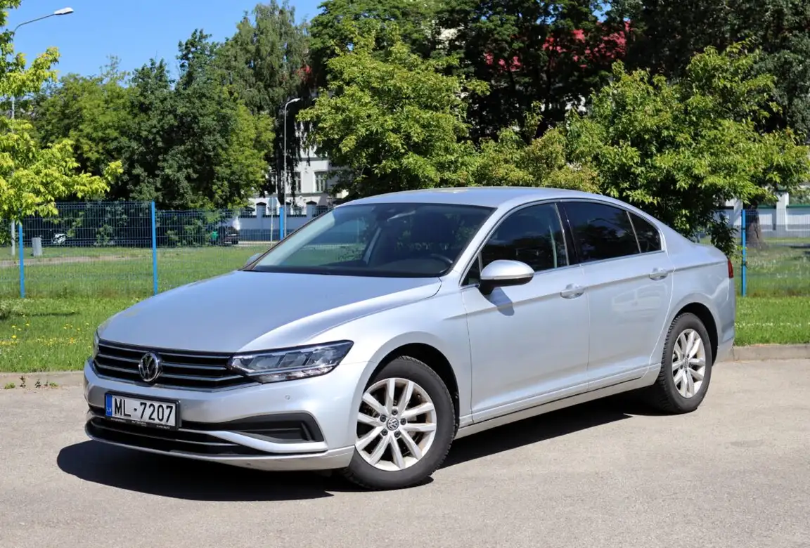 VOLKSWAGEN PASSAT