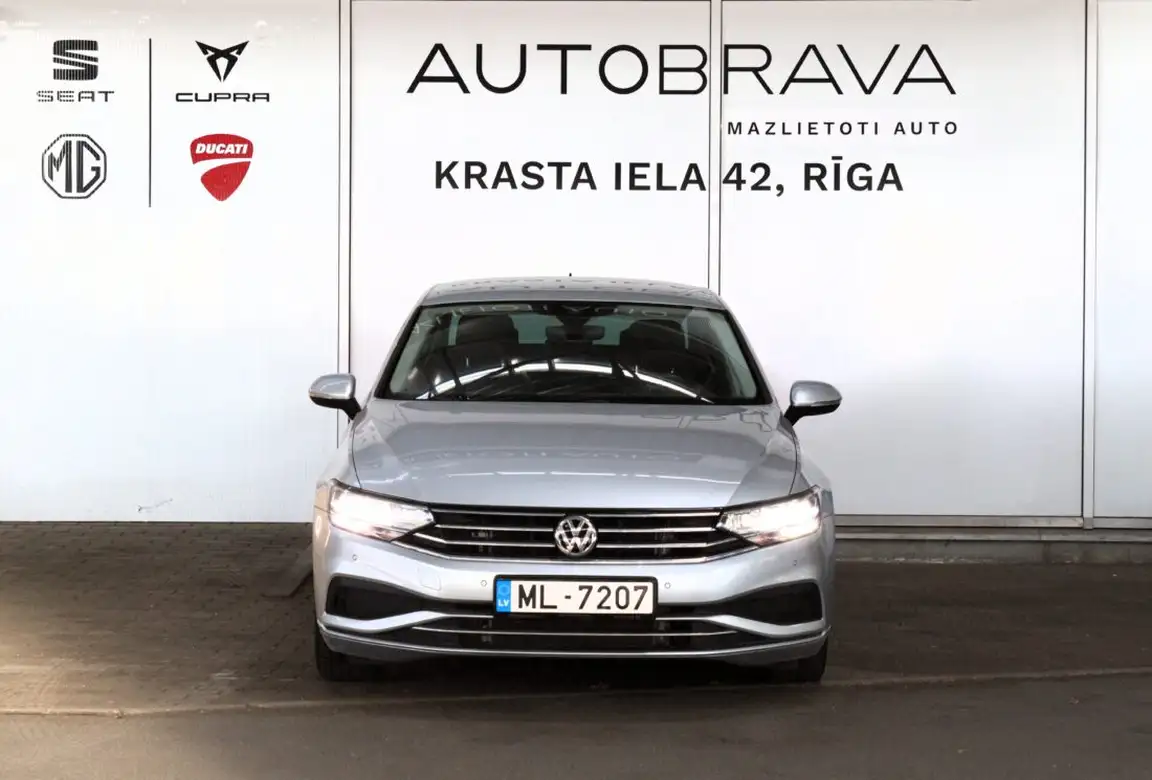 VOLKSWAGEN PASSAT