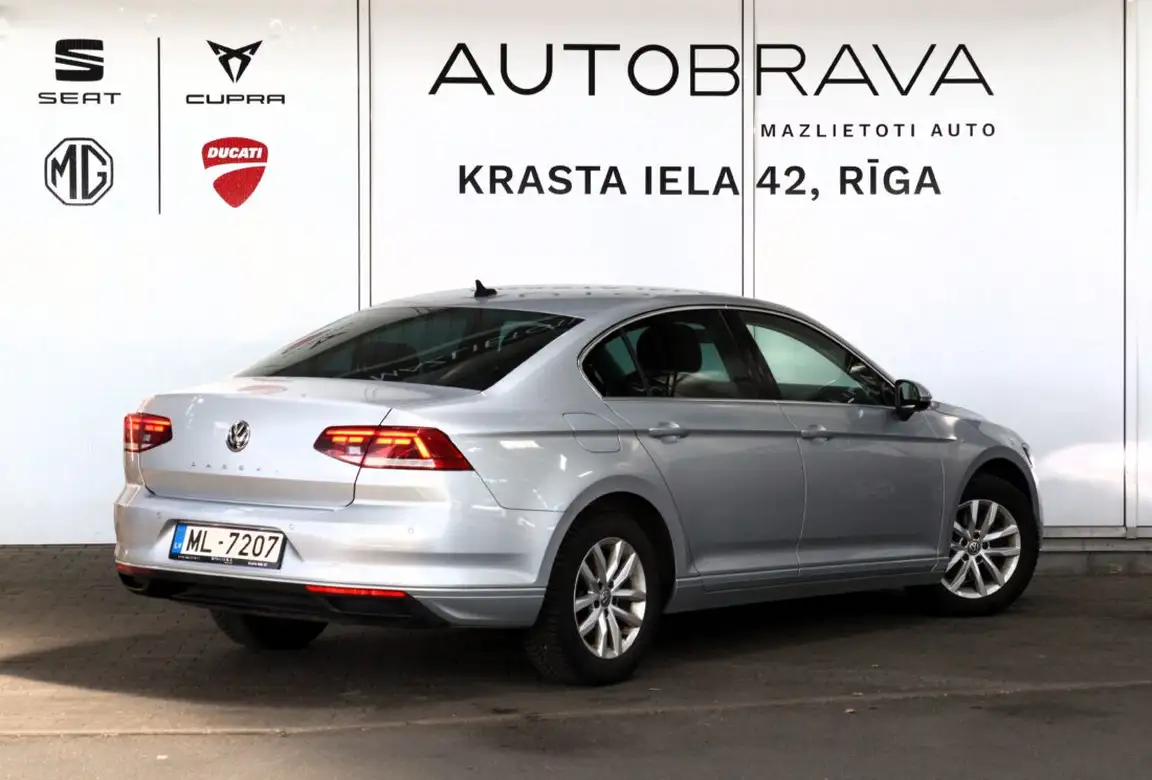 VOLKSWAGEN PASSAT