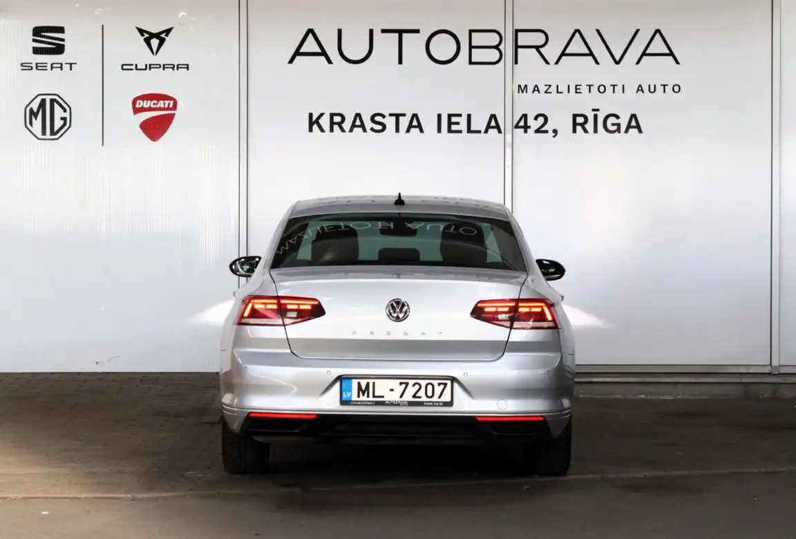 VOLKSWAGEN PASSAT