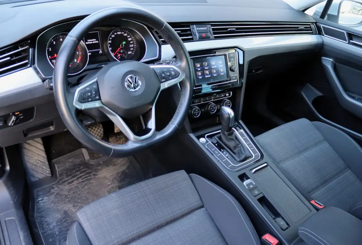 VOLKSWAGEN PASSAT
