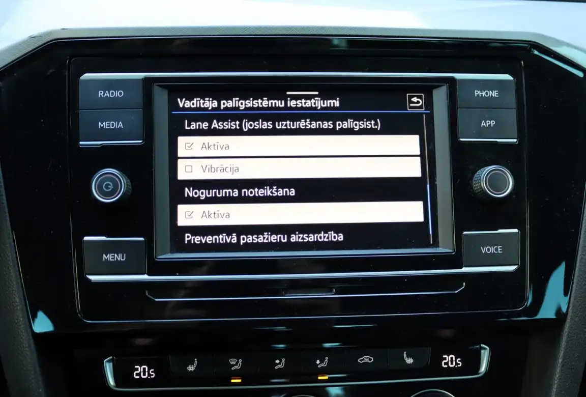 VOLKSWAGEN PASSAT