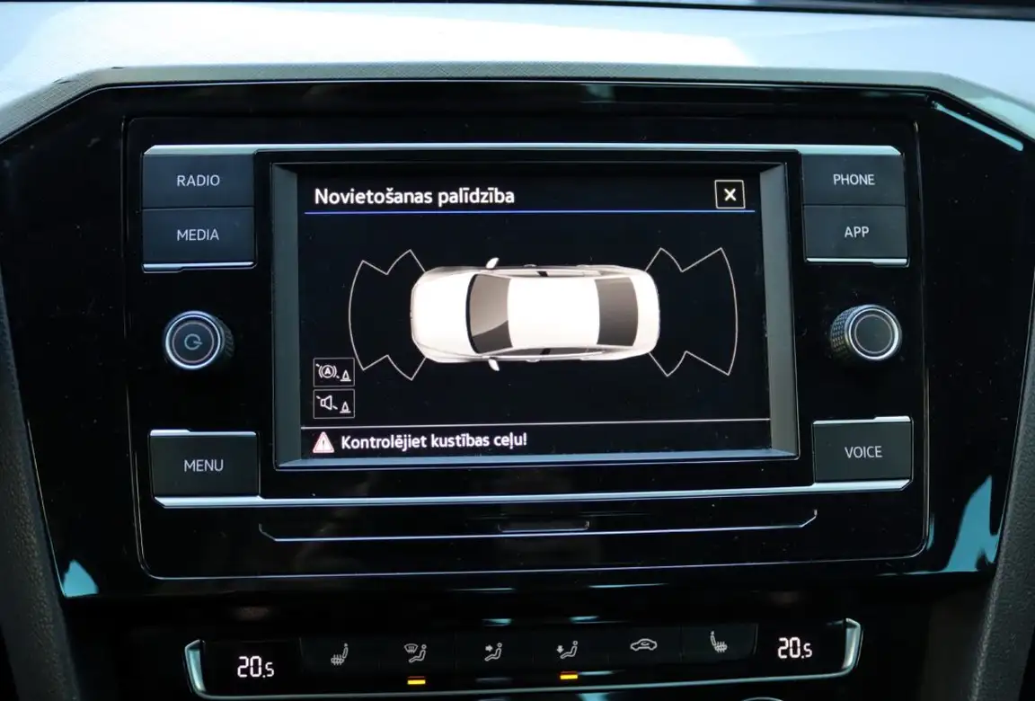 VOLKSWAGEN PASSAT