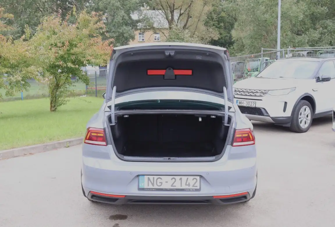 VOLKSWAGEN PASSAT