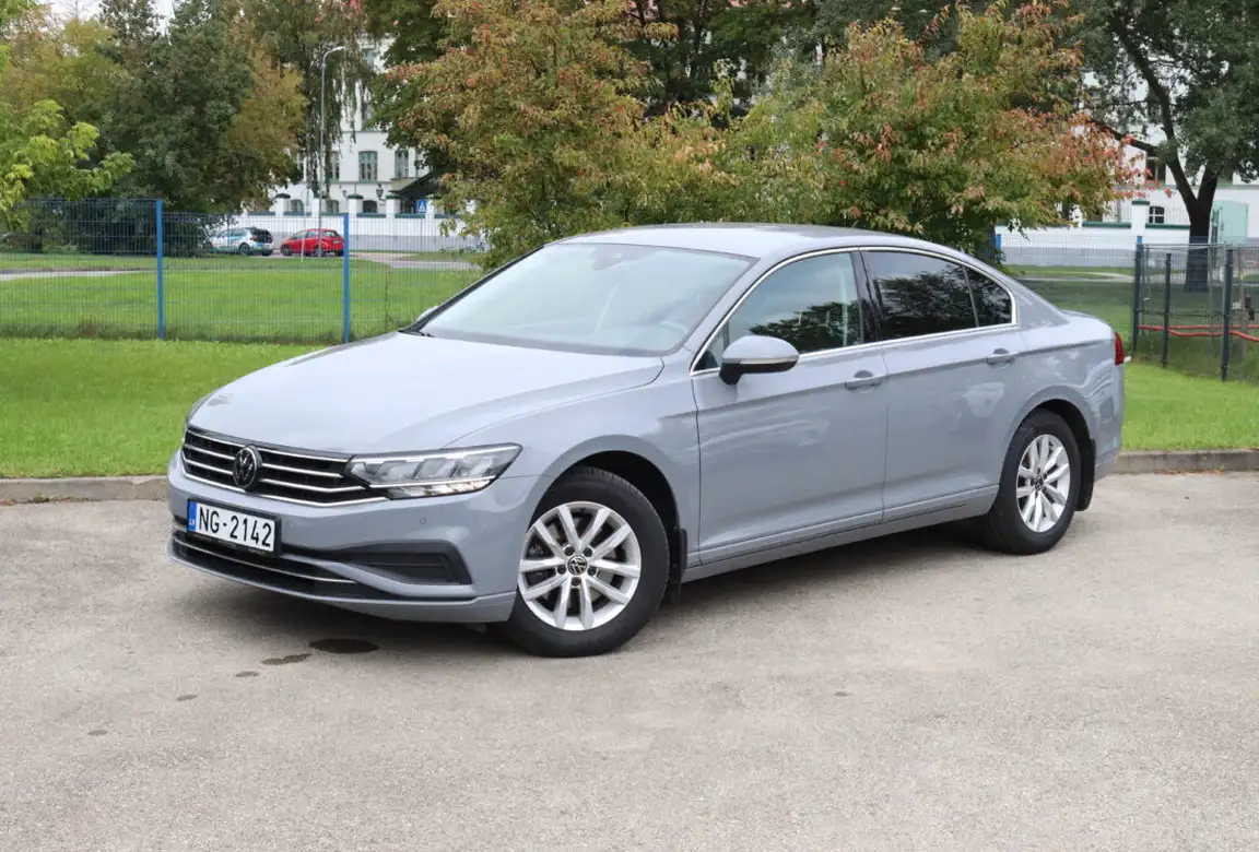 VOLKSWAGEN PASSAT
