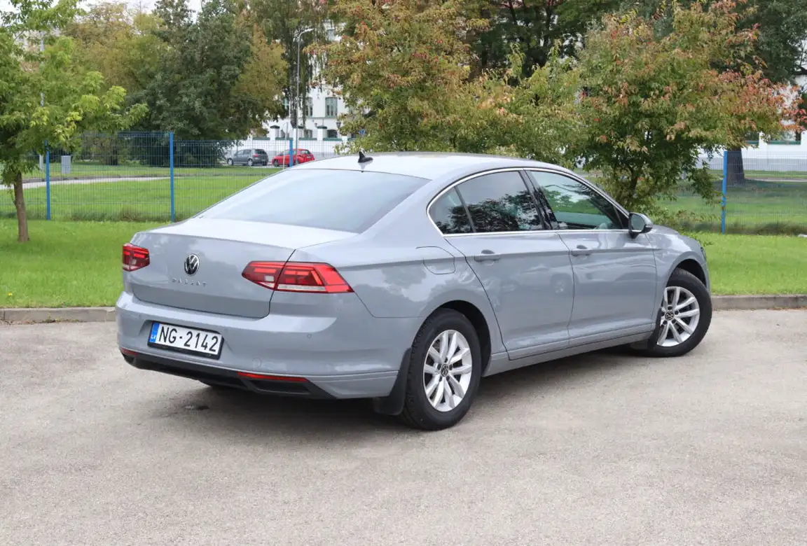 VOLKSWAGEN PASSAT
