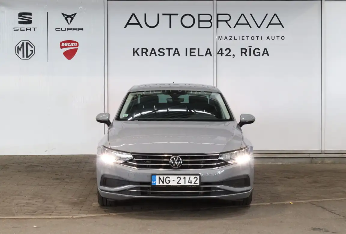 VOLKSWAGEN PASSAT
