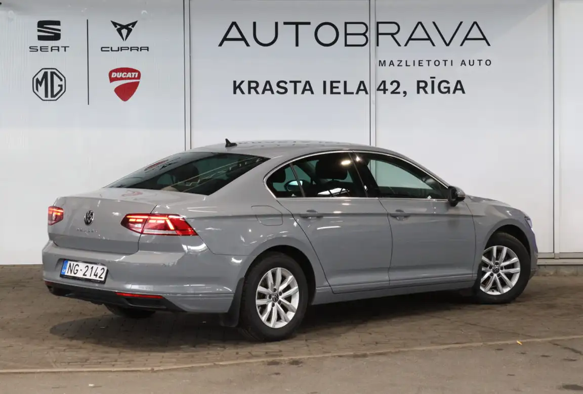 VOLKSWAGEN PASSAT